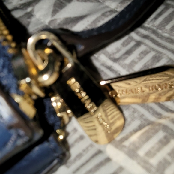 Small E/W Michael Kors Double Zip Crossbody in Navy - Picture 7 of 11